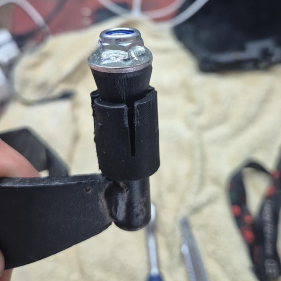 YAMAHA FZ6 daiktadėžės rėmo tvirtinimo detalės į rėmą